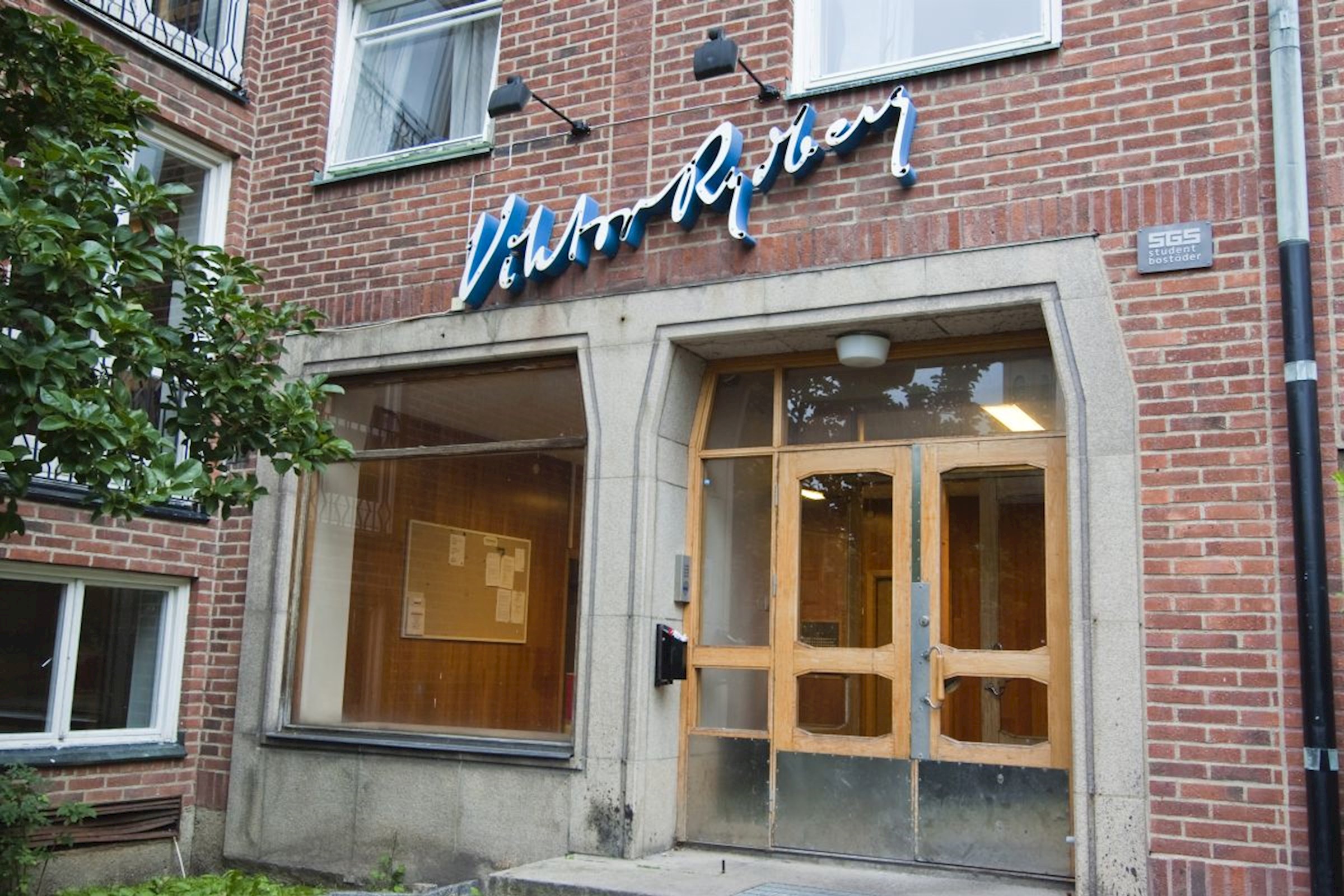 Ingång till fastighet på Viktor Rysbergsgatan